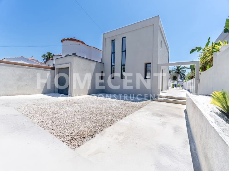 3 sypialnia Willa na sprzedaż w Empuriabrava z garażem - 1 090 000 € (Ref: 9335332)