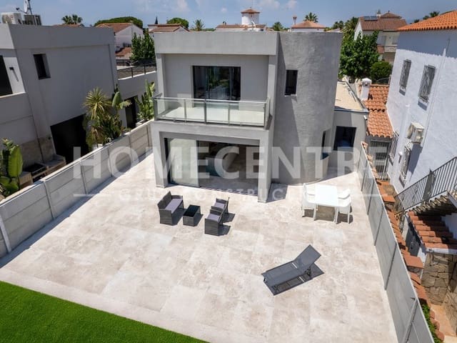 Chalet de 3 habitaciones en Empuriabrava, Castelló d'Empúries en venta con garaje - 1.090.000 € (Ref: 9335332)