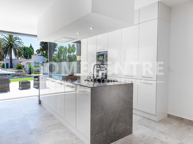 Chalet de 3 habitaciones en Empuriabrava, Castelló d'Empúries en venta con garaje - 1.090.000 € (Ref: 9335332)