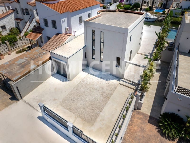 3 sypialnia Willa na sprzedaż w Empuriabrava z garażem - 1 090 000 € (Ref: 9335332)