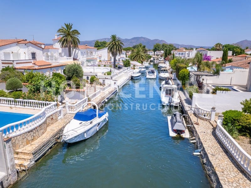 3 sypialnia Willa na sprzedaż w Empuriabrava z garażem - 1 090 000 € (Ref: 9335332)