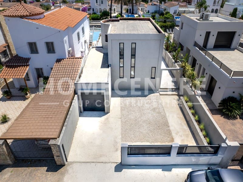 3 sypialnia Willa na sprzedaż w Empuriabrava z garażem - 1 090 000 € (Ref: 9335332)