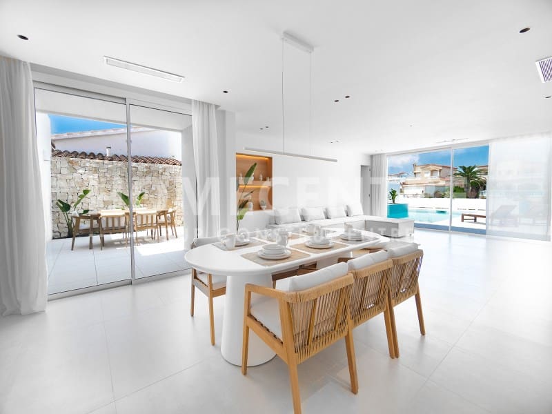 4 sypialnia Willa na sprzedaż w Empuriabrava z garażem - 1 640 000 € (Ref: 9335333)