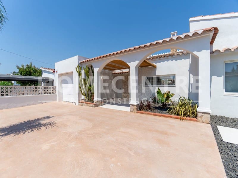 4 sypialnia Willa na sprzedaż w Empuriabrava z garażem - 1 640 000 € (Ref: 9335333)