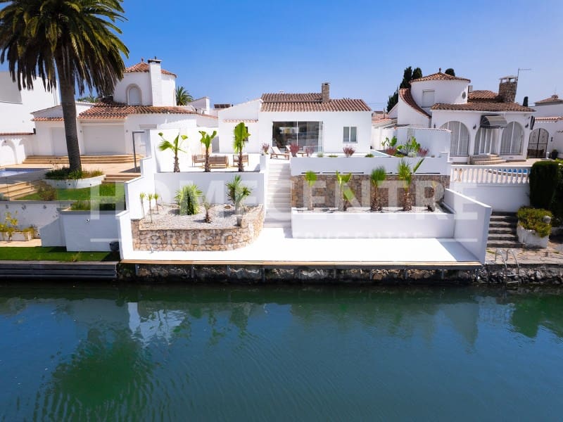 4 sypialnia Willa na sprzedaż w Empuriabrava z garażem - 1 640 000 € (Ref: 9335333)