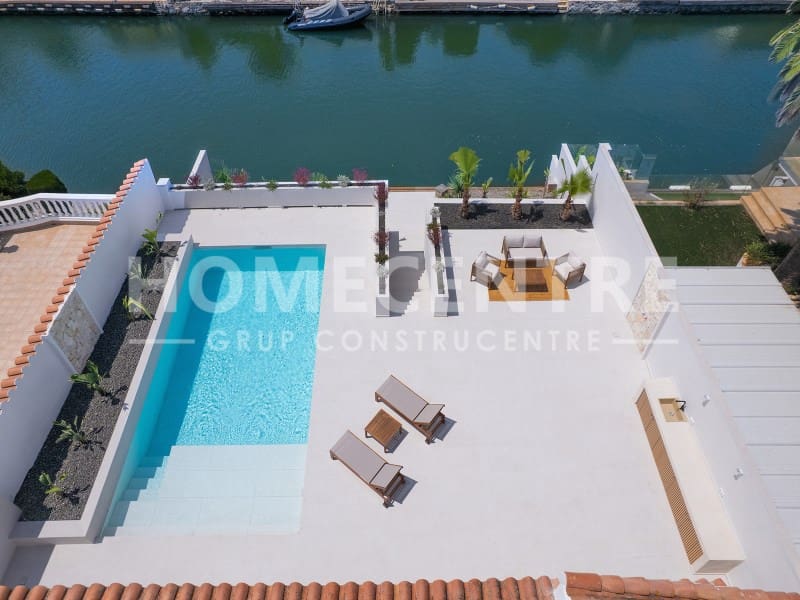 4 sypialnia Willa na sprzedaż w Empuriabrava z garażem - 1 640 000 € (Ref: 9335333)