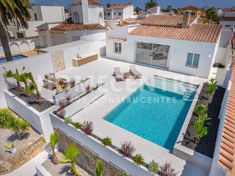 4 sypialnia Willa na sprzedaż w Empuriabrava z garażem - 1 640 000 € (Ref: 9335333)