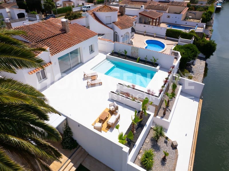 4 sypialnia Willa na sprzedaż w Empuriabrava z garażem - 1 640 000 € (Ref: 9335333)