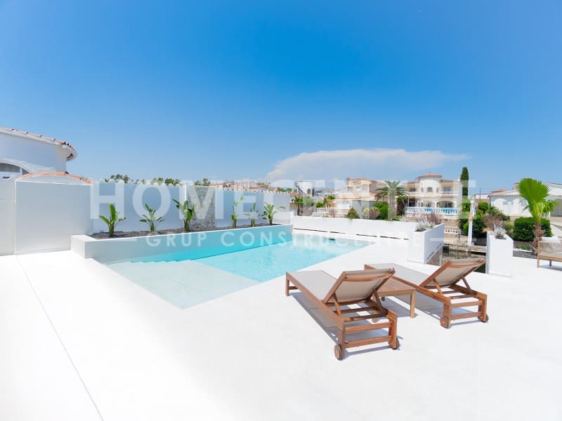 4 sypialnia Willa na sprzedaż w Empuriabrava z garażem - 1 640 000 € (Ref: 9335333)