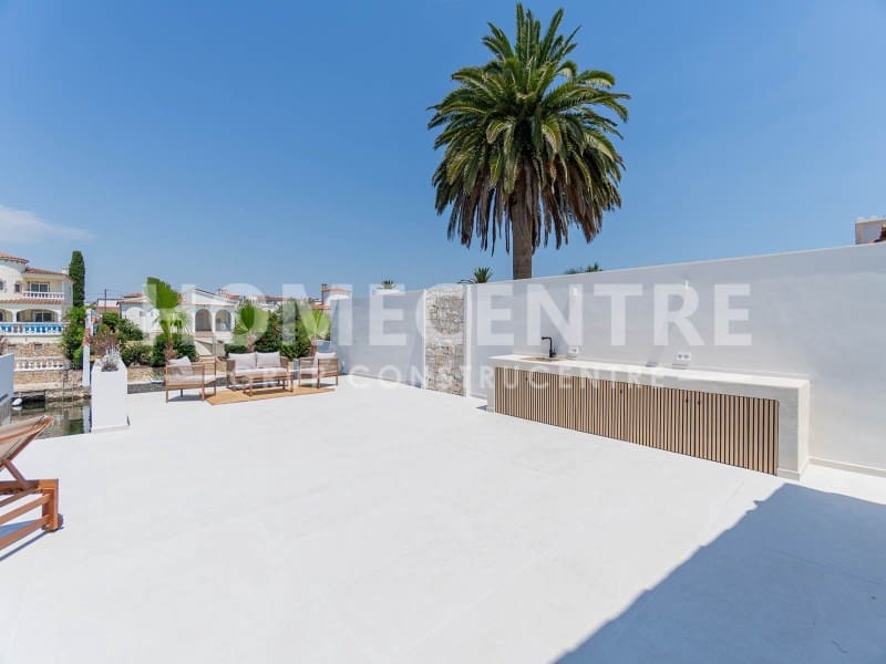 4 sypialnia Willa na sprzedaż w Empuriabrava z garażem - 1 640 000 € (Ref: 9335333)