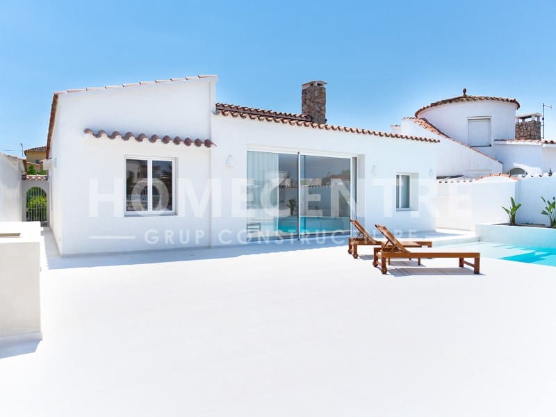 4 sypialnia Willa na sprzedaż w Empuriabrava z garażem - 1 640 000 € (Ref: 9335333)