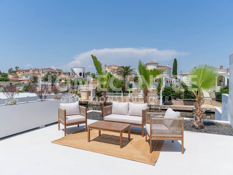 4 sypialnia Willa na sprzedaż w Empuriabrava z garażem - 1 640 000 € (Ref: 9335333)