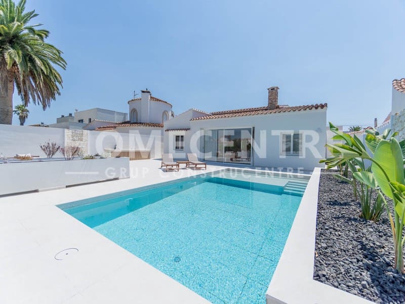 4 sypialnia Willa na sprzedaż w Empuriabrava z garażem - 1 640 000 € (Ref: 9335333)