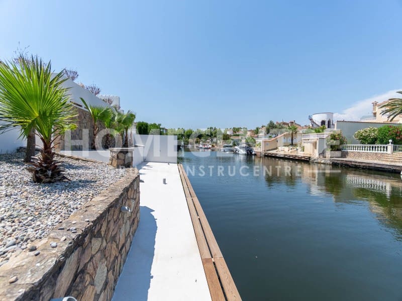 4 sypialnia Willa na sprzedaż w Empuriabrava z garażem - 1 640 000 € (Ref: 9335333)