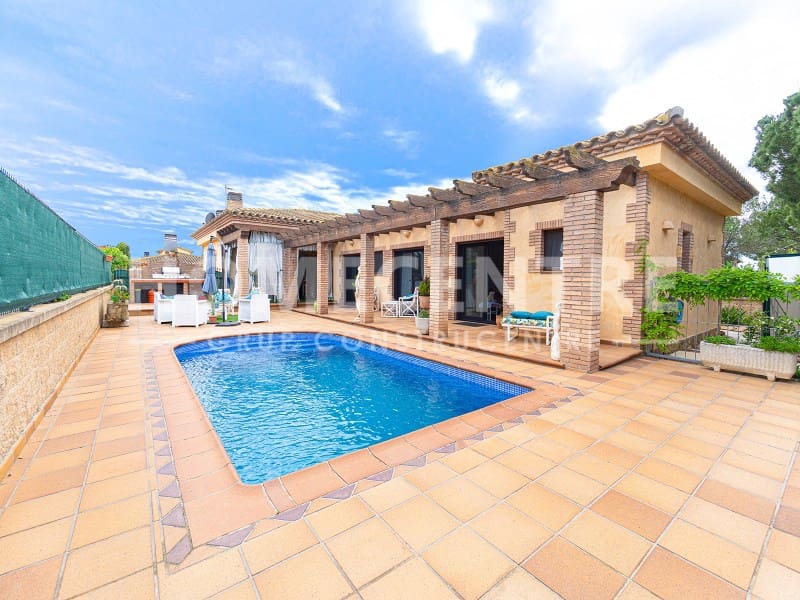 3 sypialnia Finka/Dom wiejski na sprzedaż w Vilacolum z garażem - 499 000 € (Ref: 9335334)