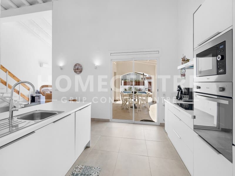 Chalet de 4 habitaciones en Empuriabrava en venta con garaje - 595.000 € (Ref: 9335335)