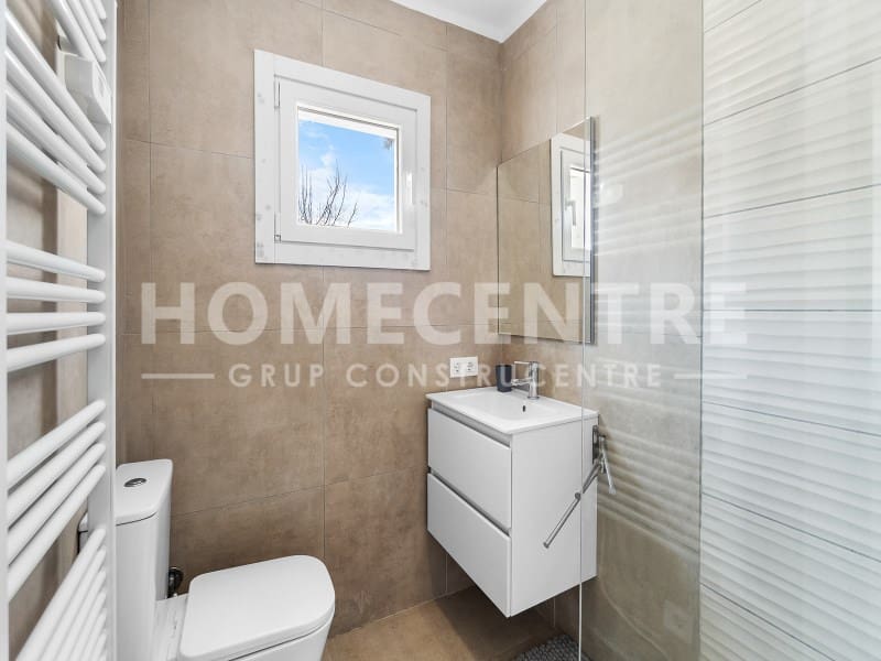 Chalet de 4 habitaciones en Empuriabrava en venta con garaje - 595.000 € (Ref: 9335335)