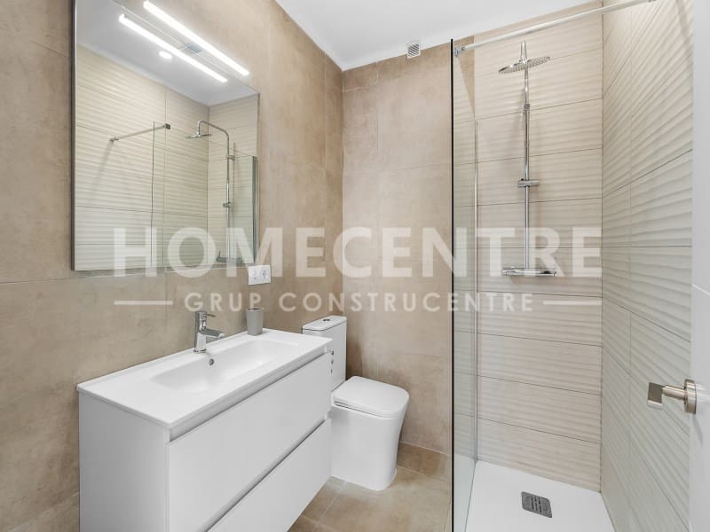 Chalet de 4 habitaciones en Empuriabrava en venta con garaje - 595.000 € (Ref: 9335335)