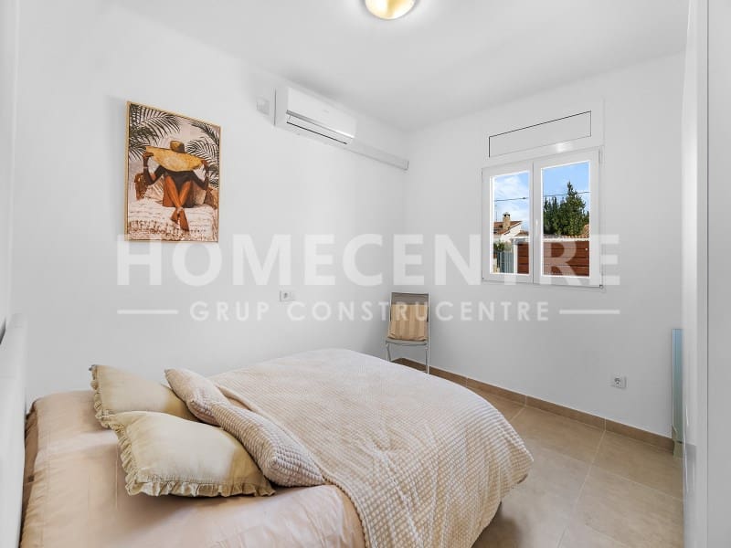 Chalet de 4 habitaciones en Empuriabrava en venta con garaje - 595.000 € (Ref: 9335335)