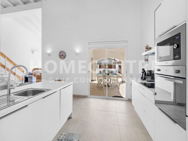 4 makuuhuone Huvila myytävänä paikassa Empuriabrava, Castelló d'Empúries mukana 
autotalli - 595 000 € (Ref: 9335335)