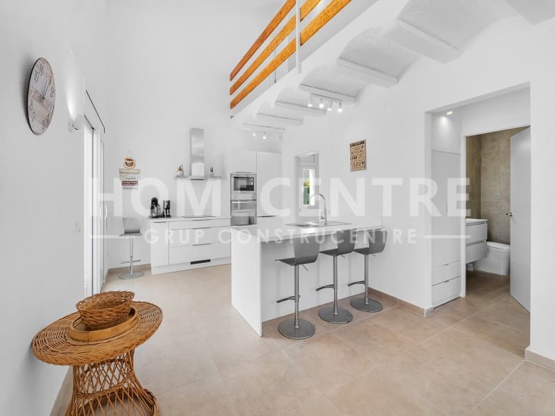 Chalet de 4 habitaciones en Empuriabrava en venta con garaje - 595.000 € (Ref: 9335335)