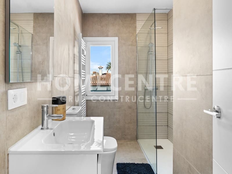 Chalet de 4 habitaciones en Empuriabrava en venta con garaje - 595.000 € (Ref: 9335335)