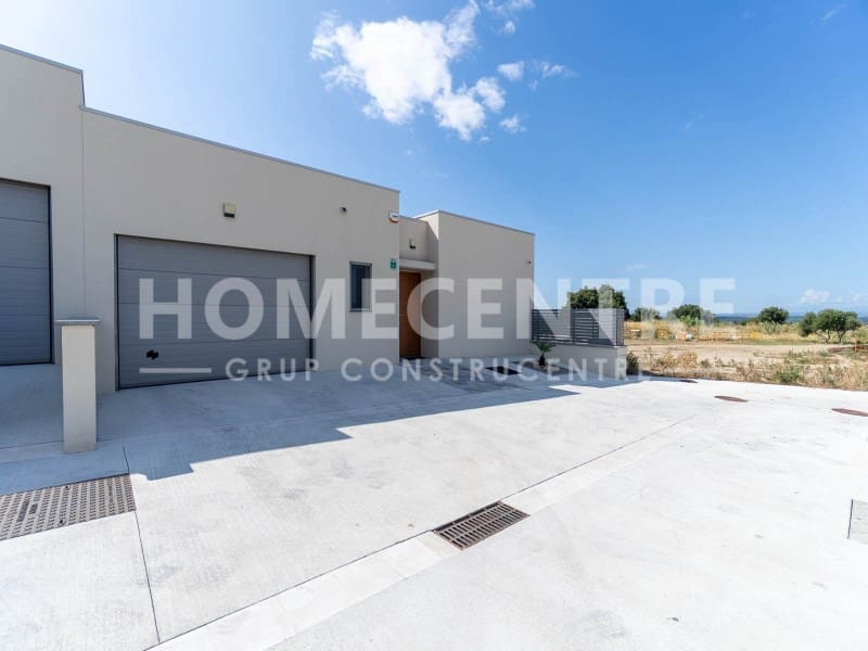 3 bedroom Bungalow for sale in Palau-saverdera with garage - € 559,000 (Ref: 9335336)