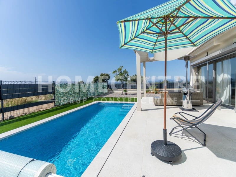 3 bedroom Bungalow for sale in Palau-saverdera with garage - € 559,000 (Ref: 9335336)