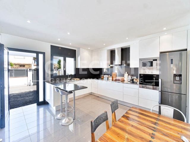 3 sypialnia Willa na sprzedaż w Empuriabrava, Castelló d'Empúries z garażem - 860 000 € (Ref: 9335337)