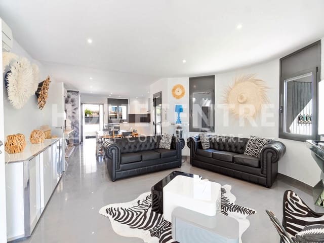 3 sypialnia Willa na sprzedaż w Empuriabrava, Castelló d'Empúries z garażem - 860 000 € (Ref: 9335337)