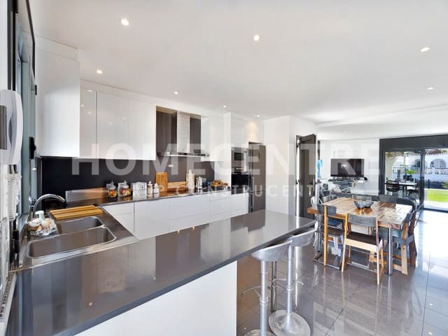 3 sypialnia Willa na sprzedaż w Empuriabrava, Castelló d'Empúries z garażem - 860 000 € (Ref: 9335337)