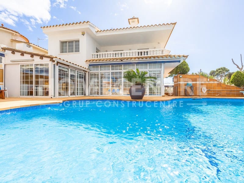 5 soveværelse Villa til salg i Empuriabrava med swimmingpool garage - € 780.000 (Ref: 9335338)