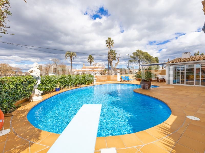 5 soveværelse Villa til salg i Empuriabrava med swimmingpool garage - € 780.000 (Ref: 9335338)