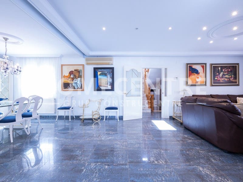 5 soveværelse Villa til salg i Empuriabrava med swimmingpool garage - € 780.000 (Ref: 9335338)