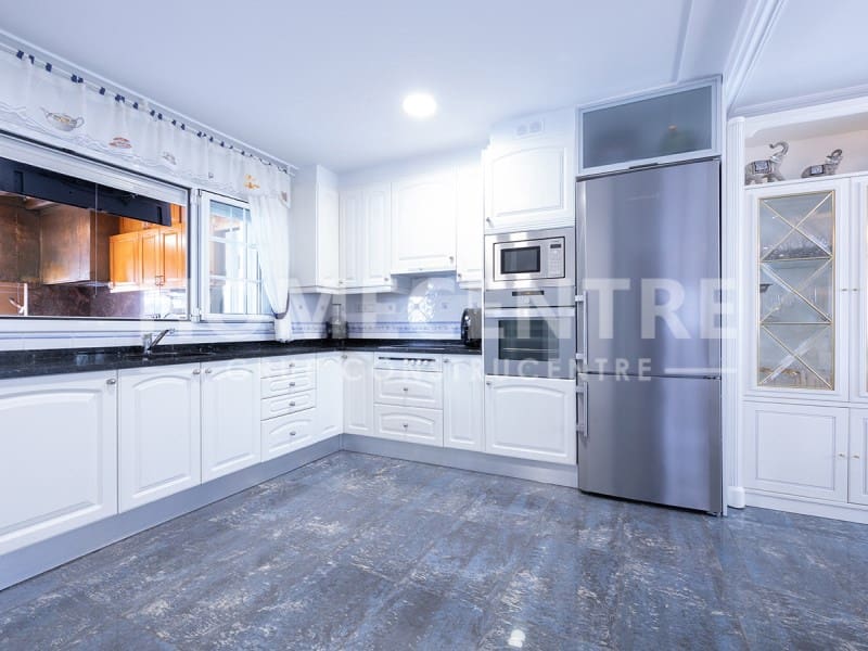 5 soveværelse Villa til salg i Empuriabrava med swimmingpool garage - € 780.000 (Ref: 9335338)