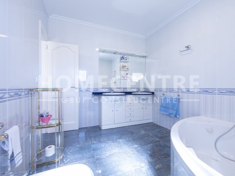 5 soveværelse Villa til salg i Empuriabrava med swimmingpool garage - € 780.000 (Ref: 9335338)