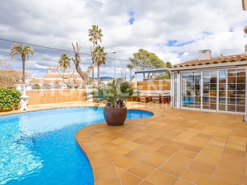 5 soveværelse Villa til salg i Empuriabrava med swimmingpool garage - € 780.000 (Ref: 9335338)