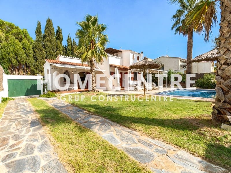 4 bedroom Villa for sale in Castello d'Empuries with garage - € 495,000 (Ref: 9335339)