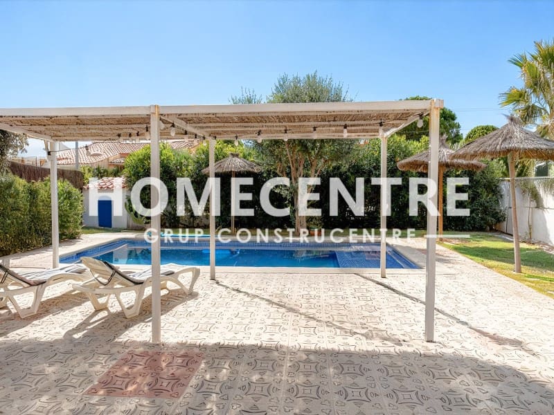 4 bedroom Villa for sale in Castello d'Empuries with garage - € 495,000 (Ref: 9335339)