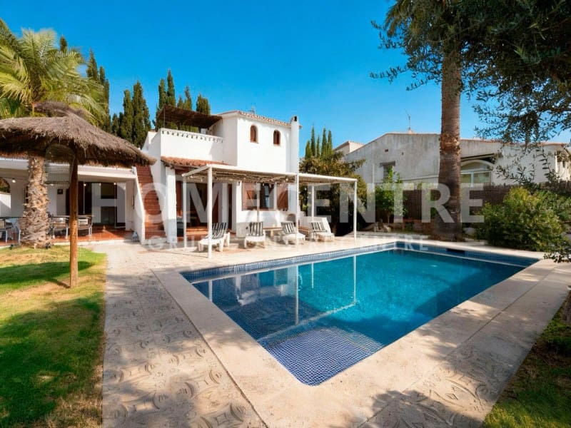 4 bedroom Villa for sale in Castello d'Empuries with garage - € 495,000 (Ref: 9335339)