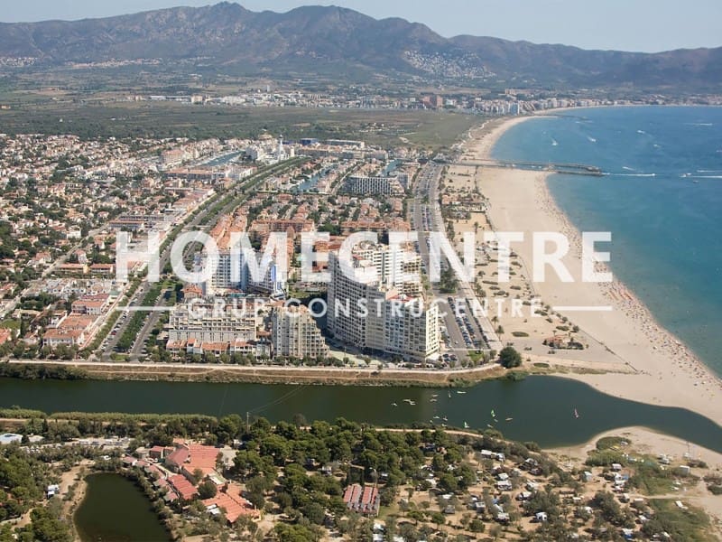 4 bedroom Villa for sale in Castello d'Empuries with garage - € 495,000 (Ref: 9335339)