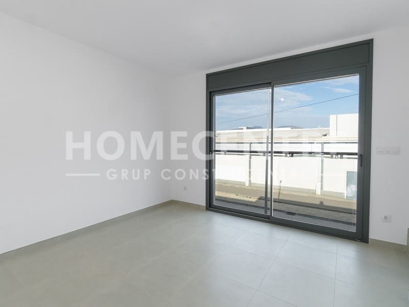 2 makuuhuone Omakotitalo myytävänä paikassa Empuriabrava mukana 
autotalli - 299 000 € (Ref: 9335340)