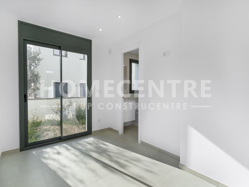 2 makuuhuone Omakotitalo myytävänä paikassa Empuriabrava mukana 
autotalli - 299 000 € (Ref: 9335340)