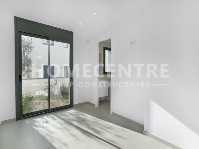 2 makuuhuone Omakotitalo myytävänä paikassa Empuriabrava, Castelló d'Empúries mukana 
autotalli - 299 000 € (Ref: 9335340)