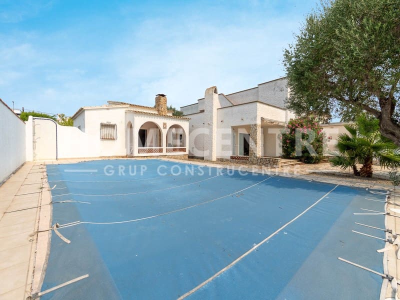 8 sypialnia Willa na sprzedaż w Empuriabrava z garażem - 1 200 000 € (Ref: 9335341)