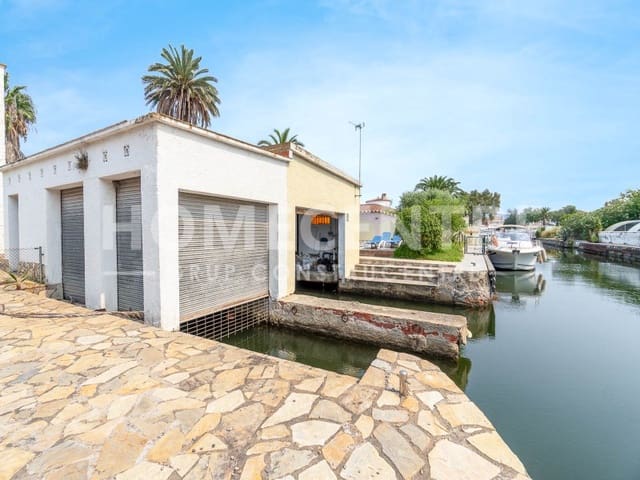 Chalet de 8 habitaciones en Empuriabrava, Castelló d'Empúries en venta con garaje - 1.200.000 € (Ref: 9335341)