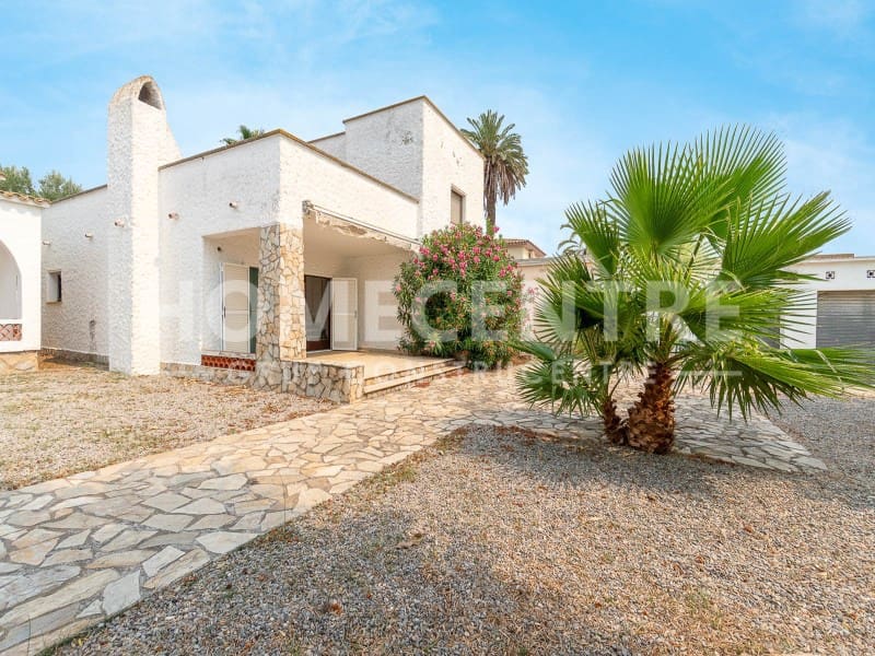 8 sypialnia Willa na sprzedaż w Empuriabrava z garażem - 1 200 000 € (Ref: 9335341)