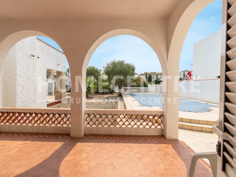 8 sypialnia Willa na sprzedaż w Empuriabrava z garażem - 1 200 000 € (Ref: 9335341)