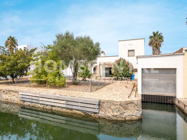 Chalet de 8 habitaciones en Empuriabrava, Castelló d'Empúries en venta con garaje - 1.200.000 € (Ref: 9335341)
