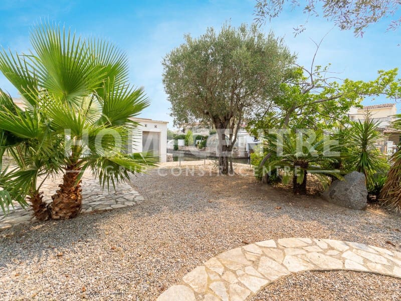 8 sypialnia Willa na sprzedaż w Empuriabrava z garażem - 1 200 000 € (Ref: 9335341)